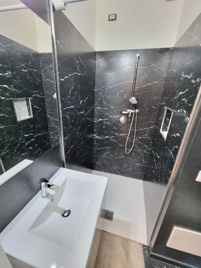 קליארי Entos Suite מראה חיצוני תמונה